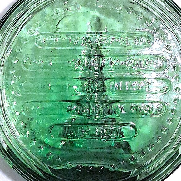 Vintage Green Glass Eiffel Tower Decanter – Made in Italy - Picture 10 of 10